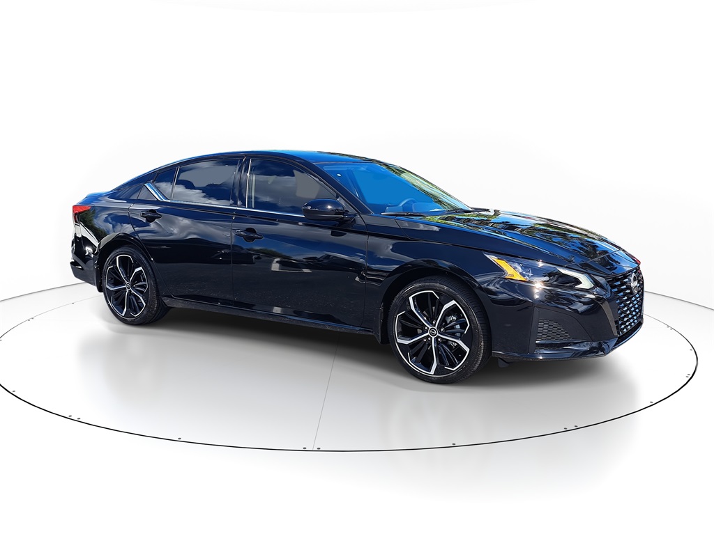 2025 Nissan Altima 2.5 SR photo 2
