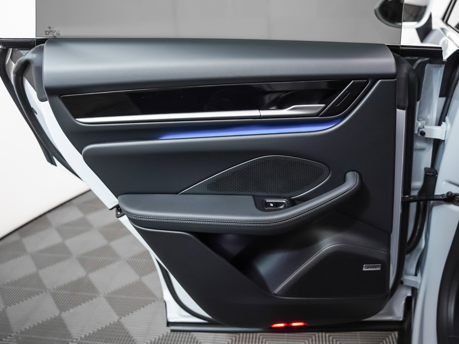 2025 Porsche Macan Electric photo 22