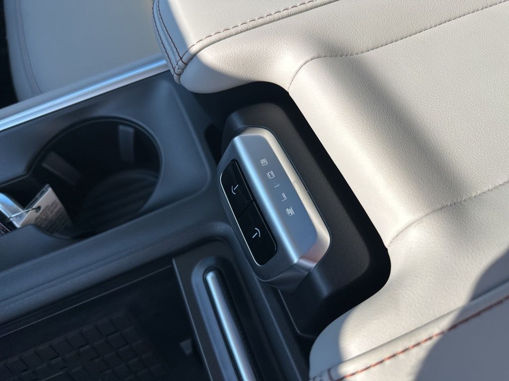 2025 Ford Expedition MAX photo 32