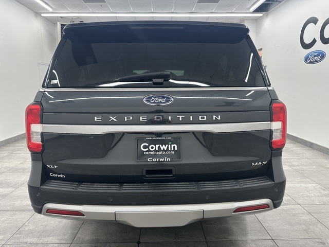 2022 Ford Expedition MAX XLT photo 3