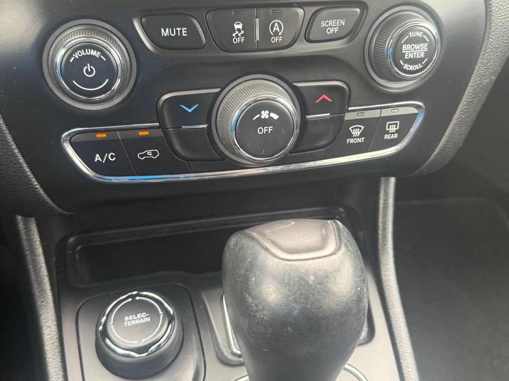 2019 Jeep Cherokee Latitude photo 12