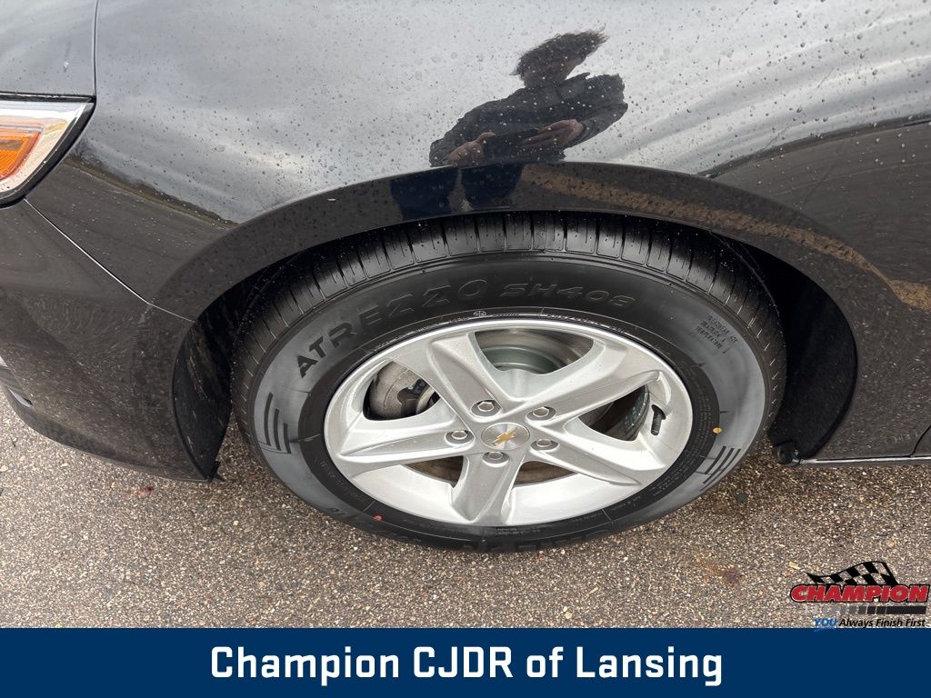 2023 Chevrolet Malibu 1LT photo 2