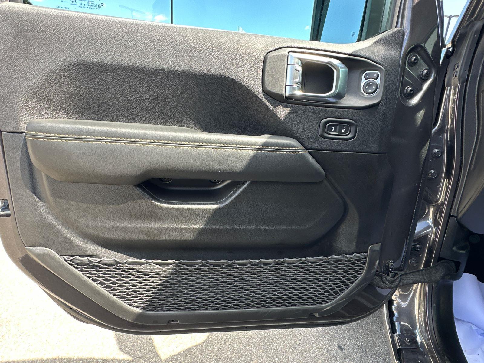 2025 Jeep Wrangler Sahara photo 9