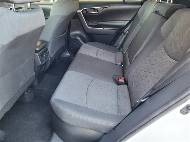 2020 Toyota RAV4 Hybrid XLE photo 17