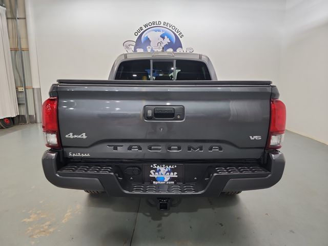 2022 Toyota Tacoma 4x4 Double Cab photo 3