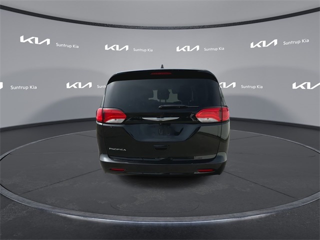 2017 Chrysler Pacifica LX photo 15