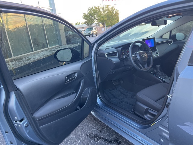2025 Toyota Corolla LE photo 3