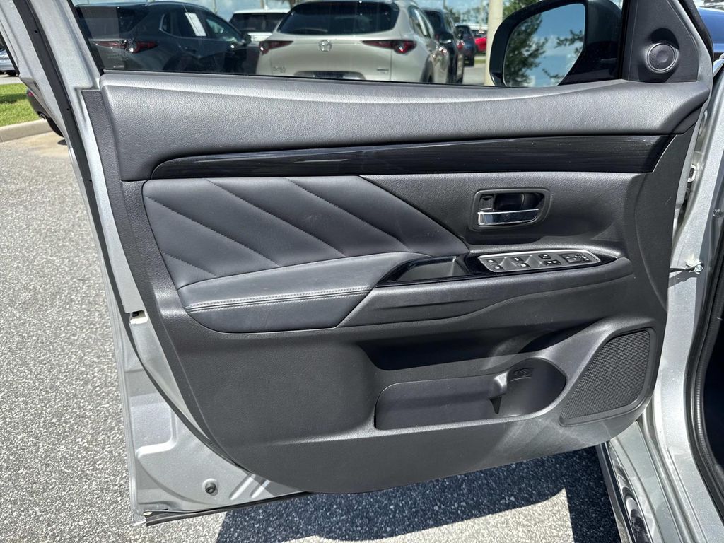 2018 Mitsubishi Outlander PHEV SEL photo 7