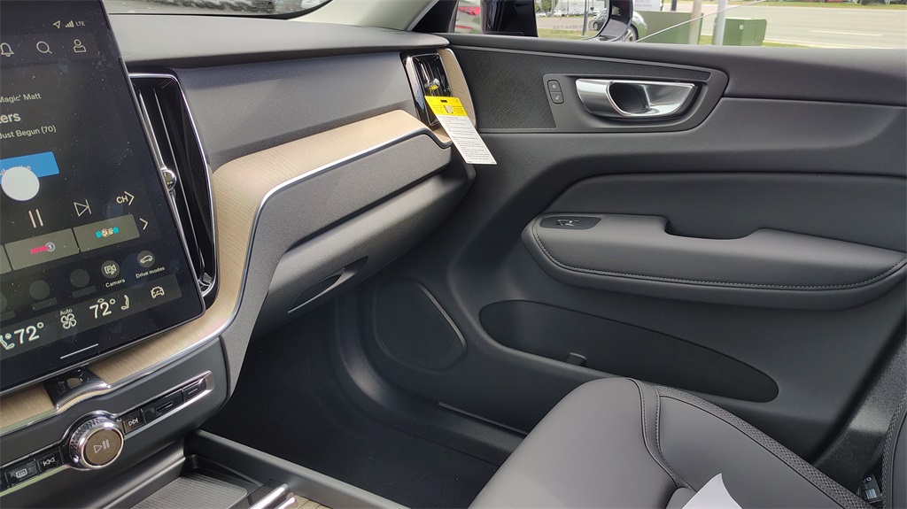2026 Volvo XC60 B5 Plus photo 23