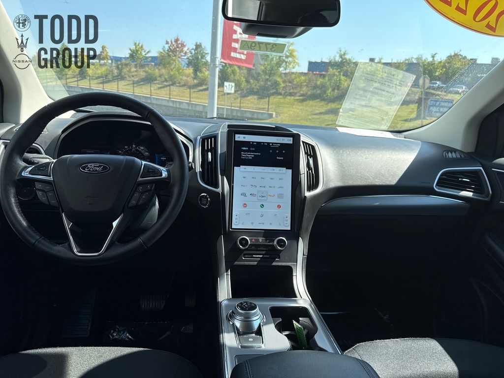 2022 Ford Edge SEL photo 10