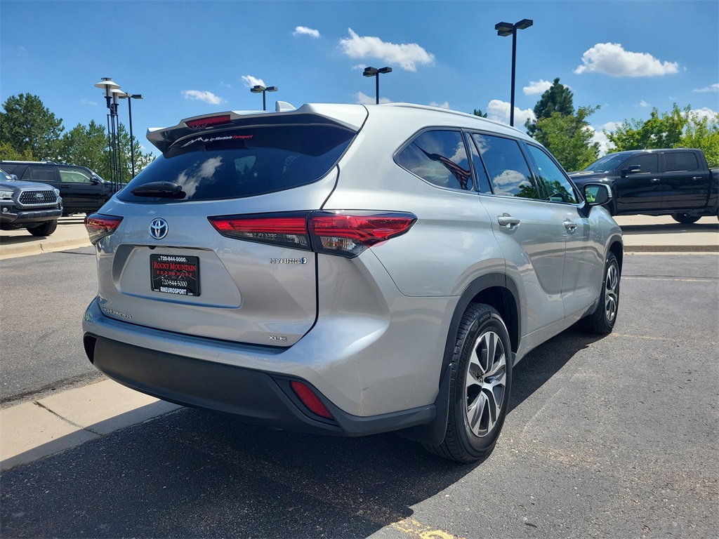 2022 Toyota Highlander Hybrid XLE photo 4
