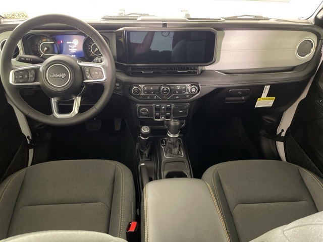 2025 Jeep Wrangler Sahara photo 33