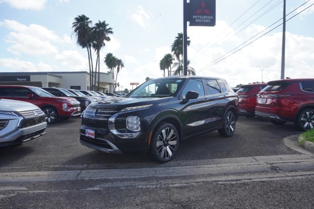 2025 Mitsubishi Outlander SE's photo