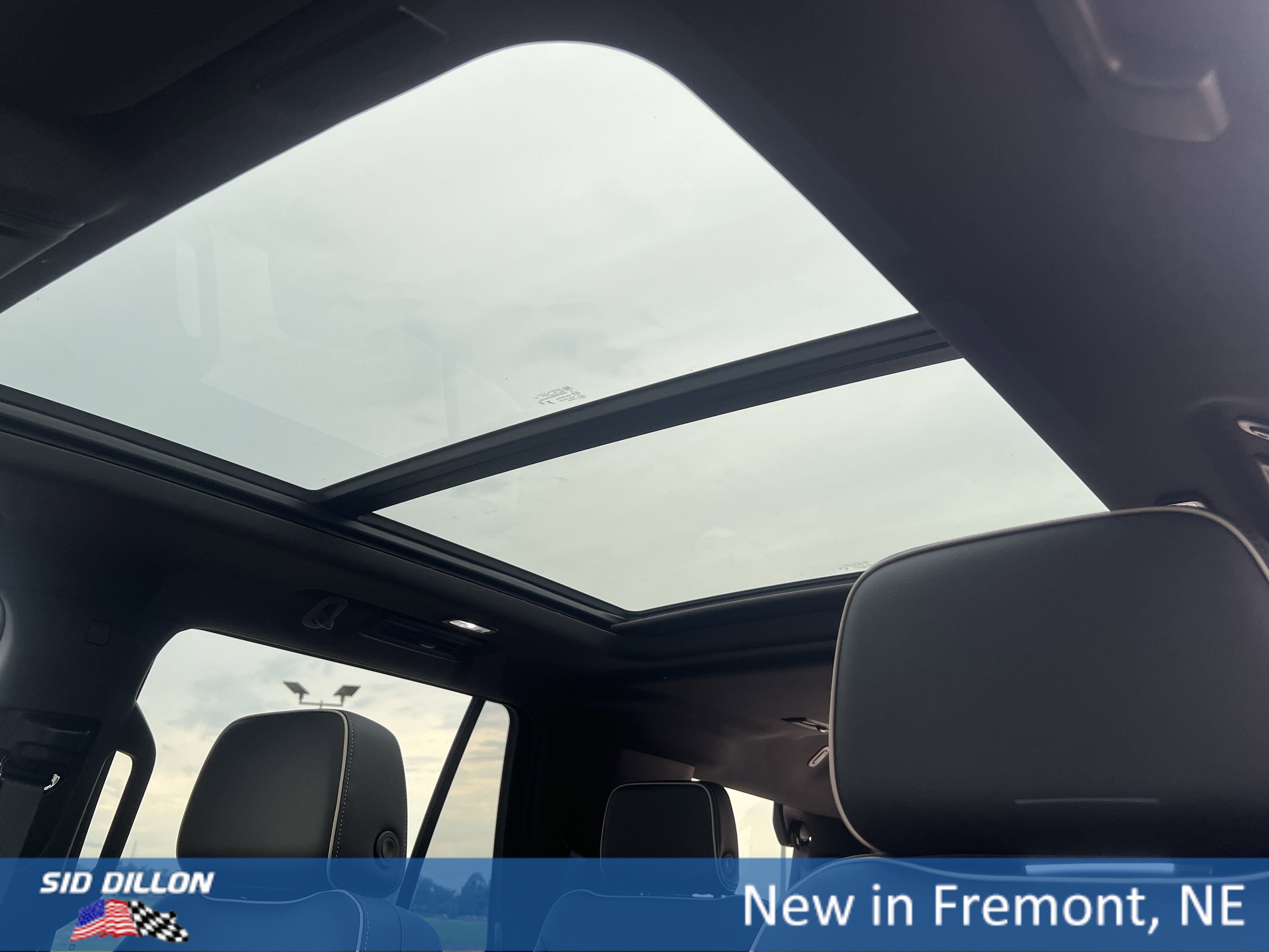 2025 Chevrolet Tahoe Premier photo 2
