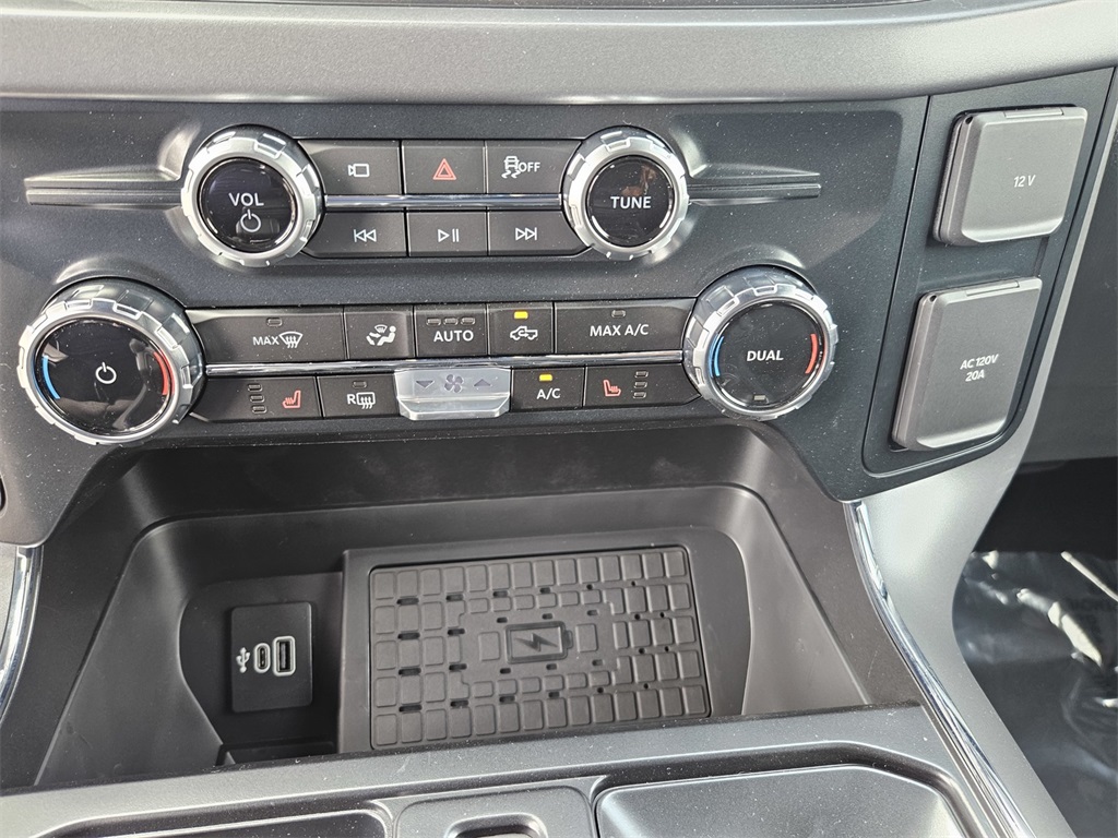 2025 Ford F-150 XLT photo 17