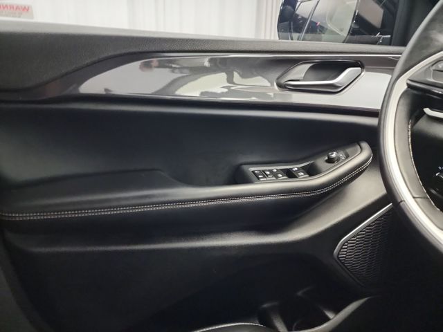 2022 Jeep Grand Cherokee Altitude photo 11