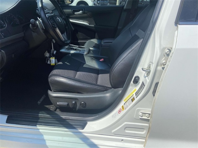 2013 Toyota Camry SE photo 9