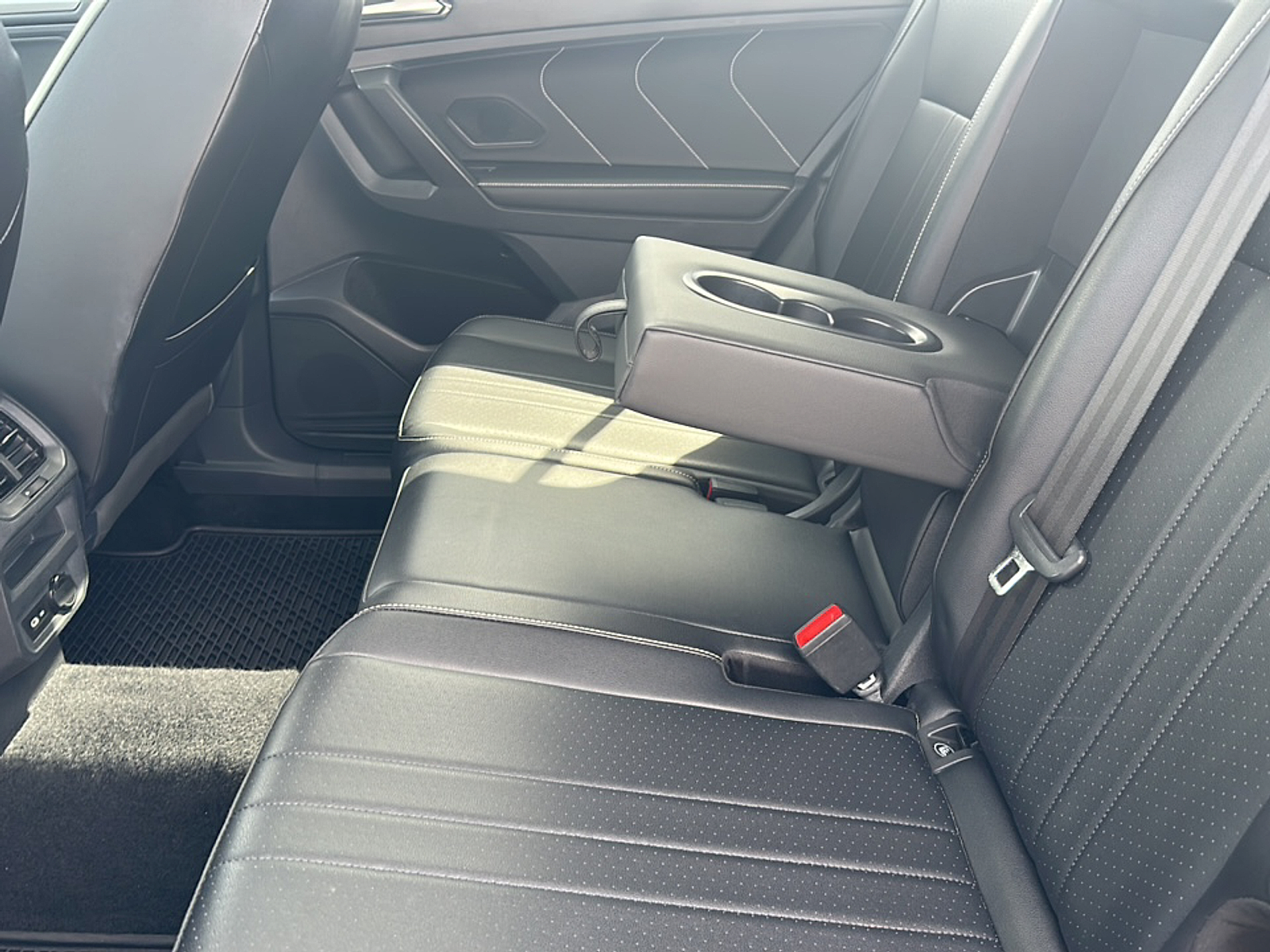 2022 Volkswagen Tiguan SE photo 4