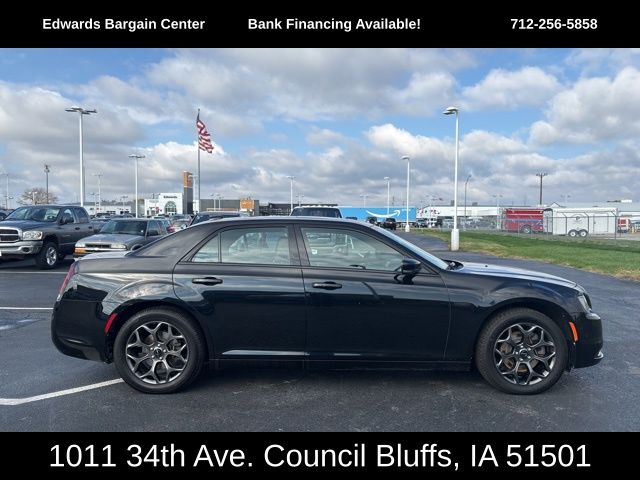 2018 Chrysler 300 S's photo