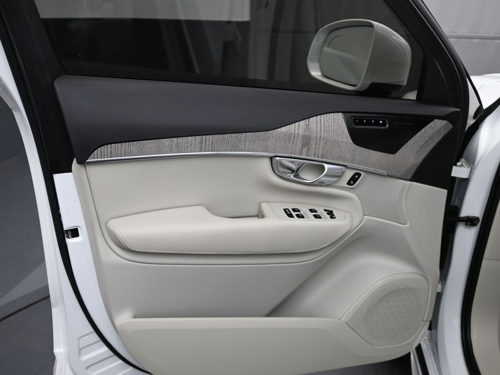 2024 Volvo XC90 Plus photo 11