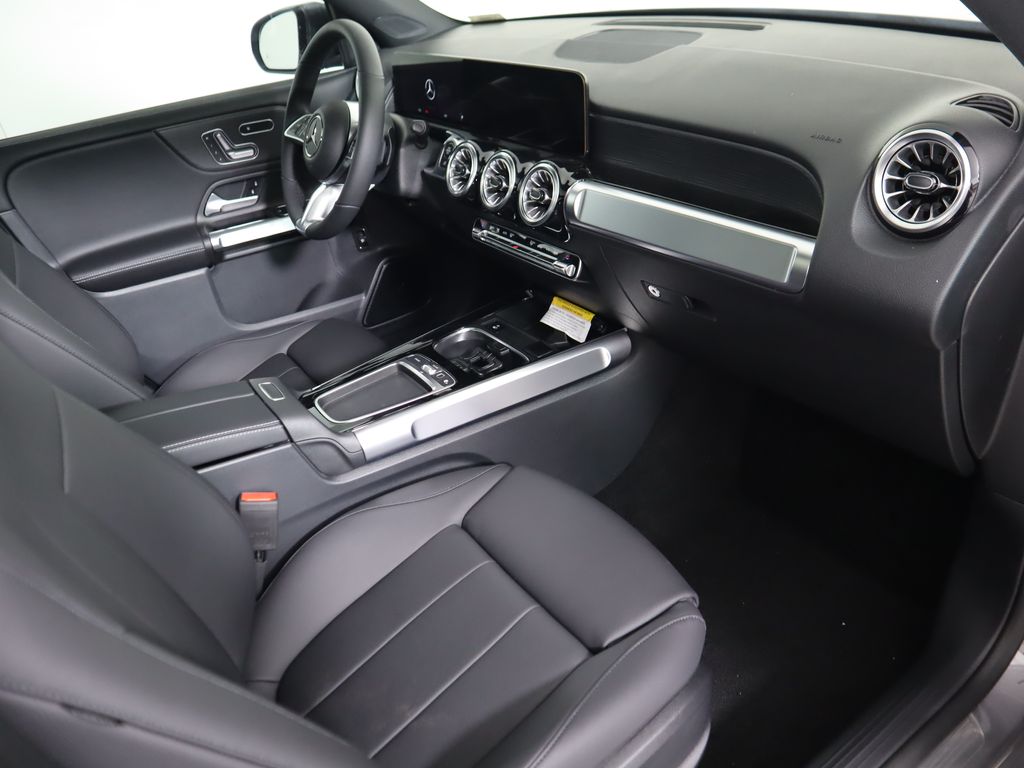 2026 Mercedes Benz GLB 250 photo 18