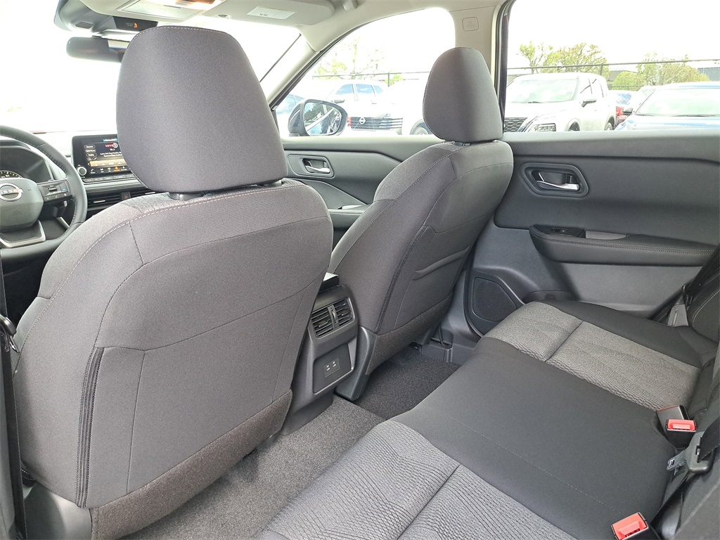 2026 Nissan Rogue SV photo 11
