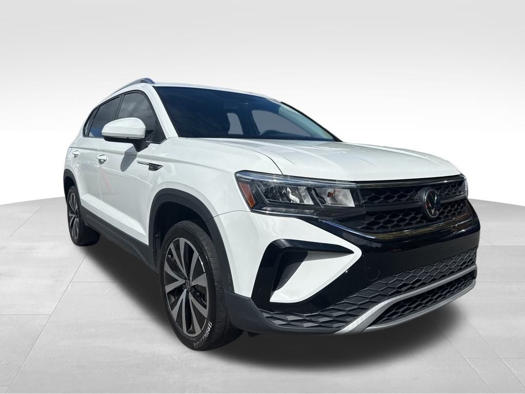 2022 Volkswagen Taos SE photo 3