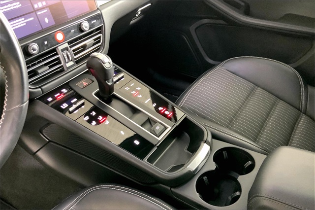 2023 Porsche Macan T photo 15