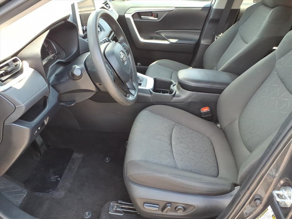 2023 Toyota RAV4 XLE photo 4