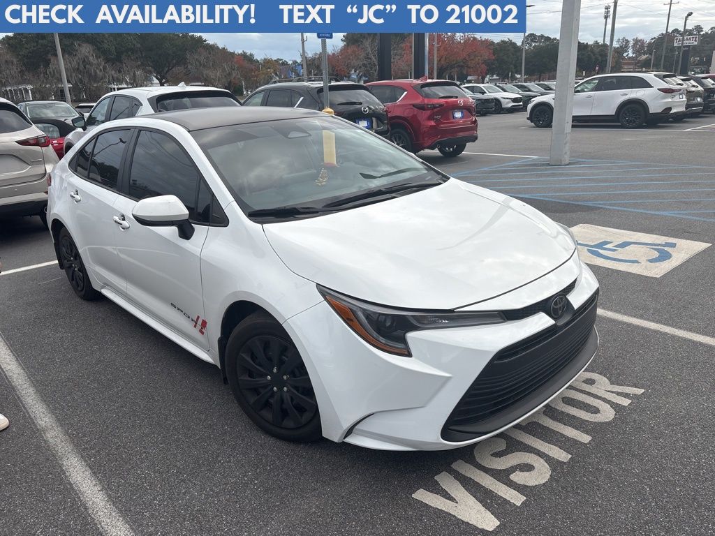 2024 Toyota Corolla LE's photo