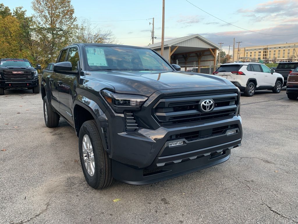 2025 Toyota Tacoma SR5's photo