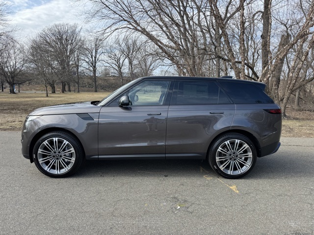 2025 Land Rover Range Rover Sport SE photo 2