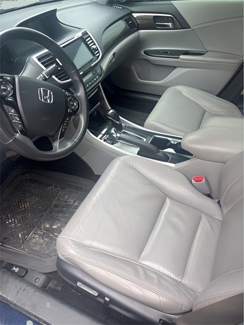 2017 Honda Accord EX-L photo 4