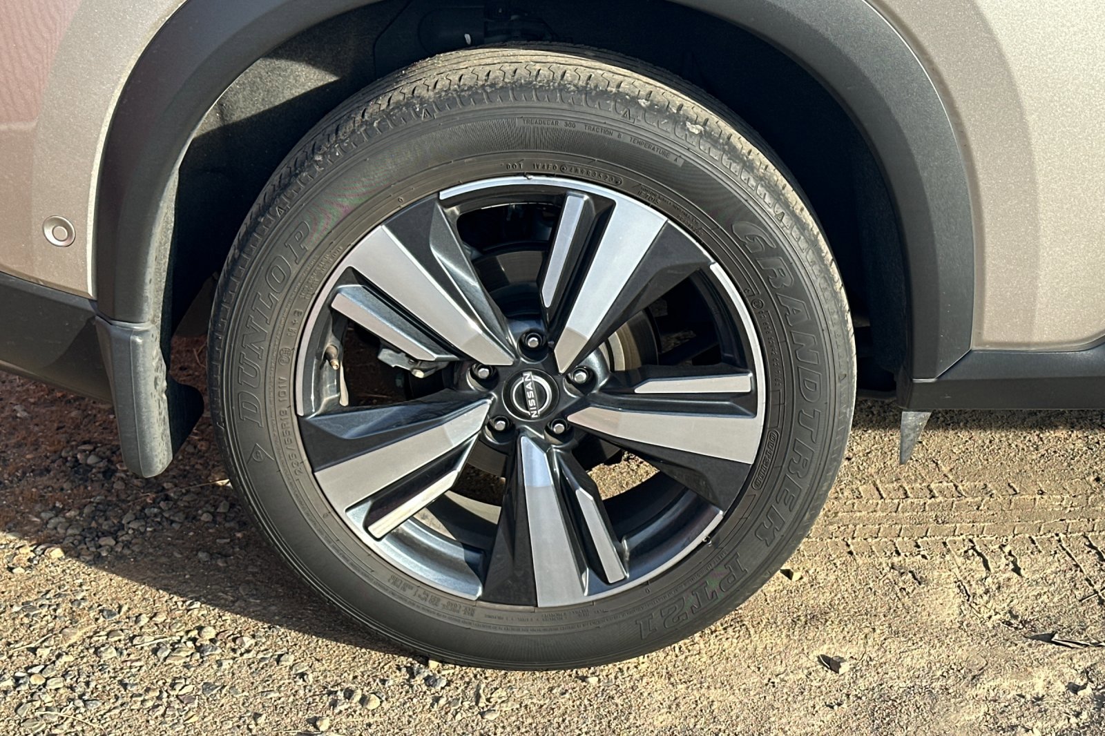 2023 Nissan Rogue Platinum photo 2