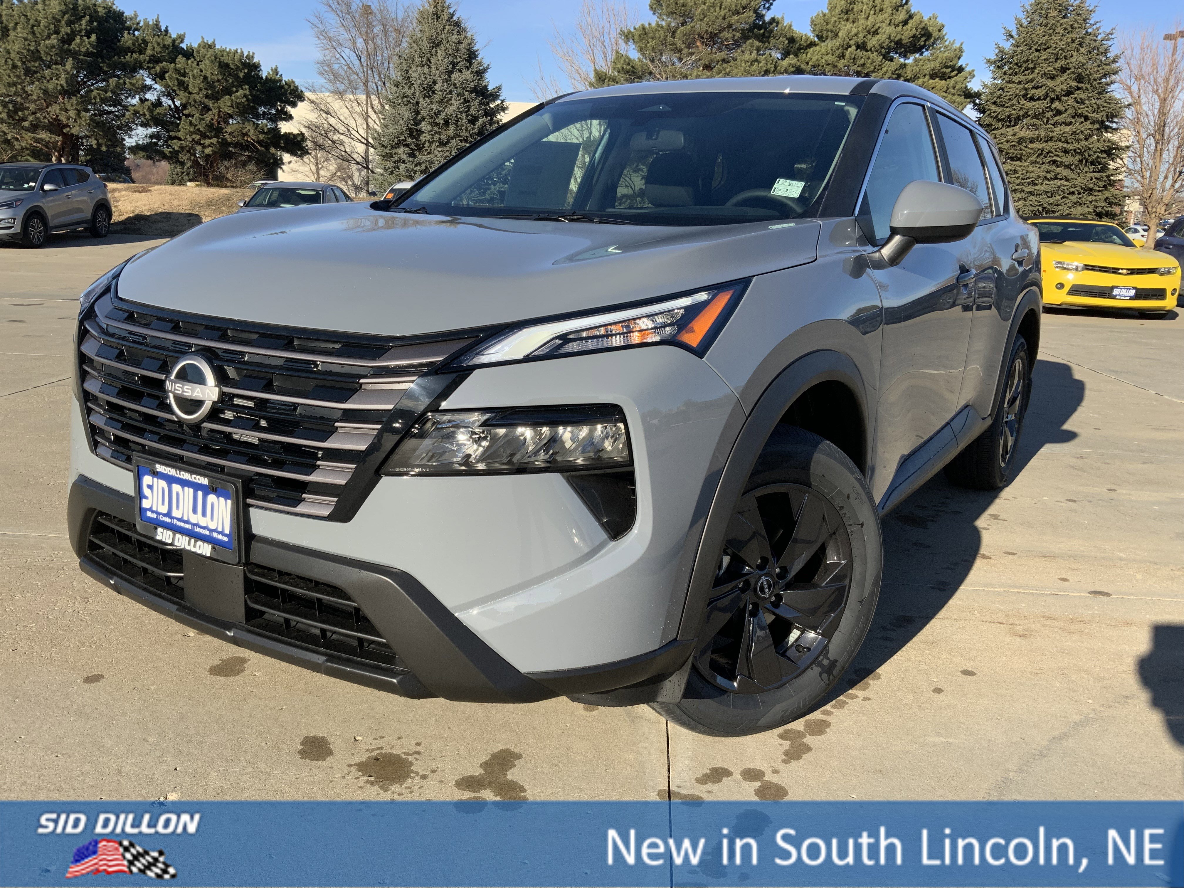 2026 Nissan Rogue SV's photo