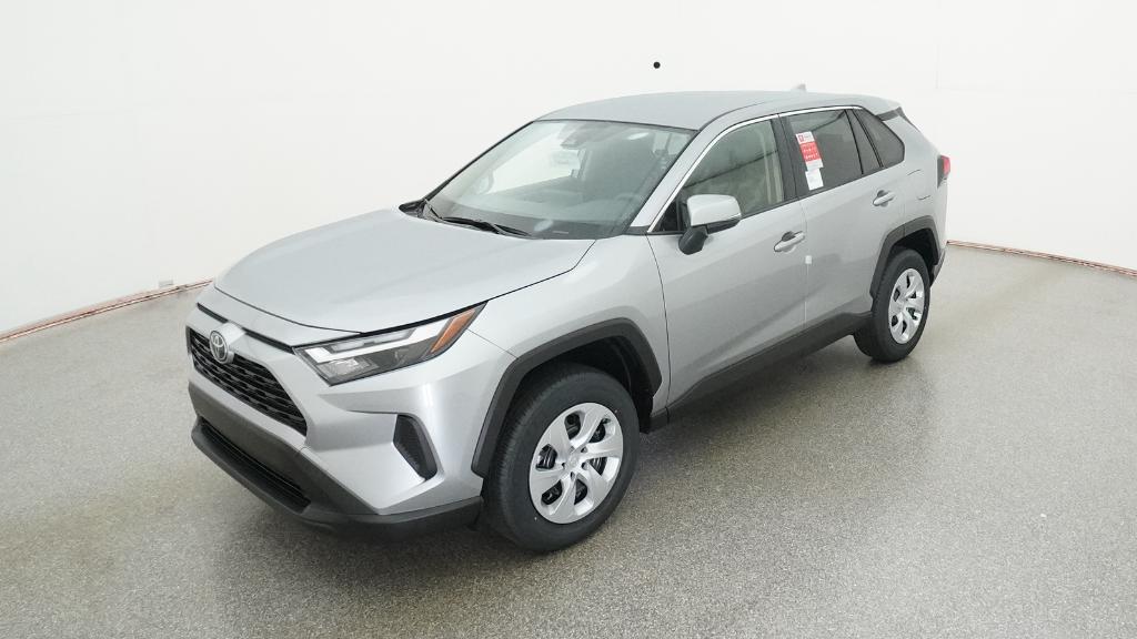 2025 Toyota RAV4 LE's photo