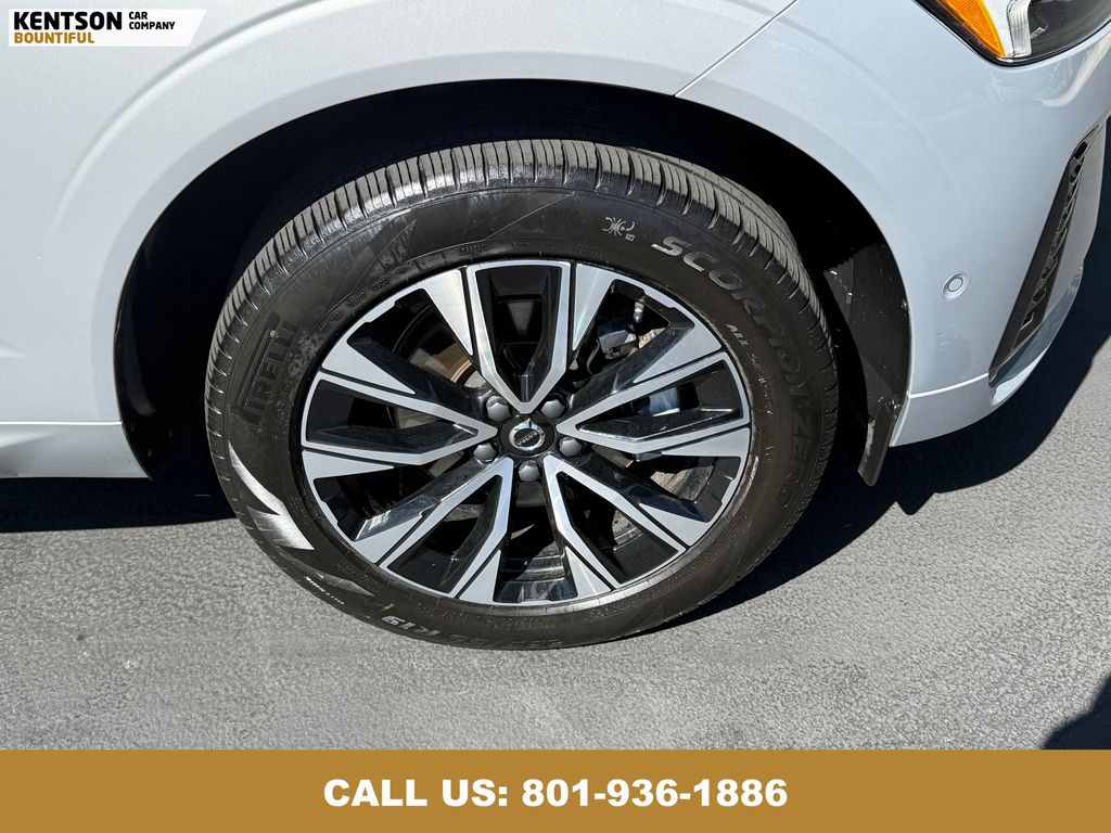 2025 Volvo XC60 B5 Plus photo 14