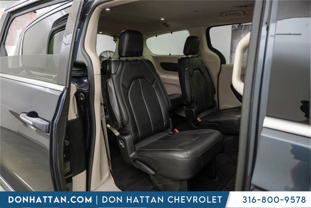 2020 Chrysler Pacifica Touring L photo 29