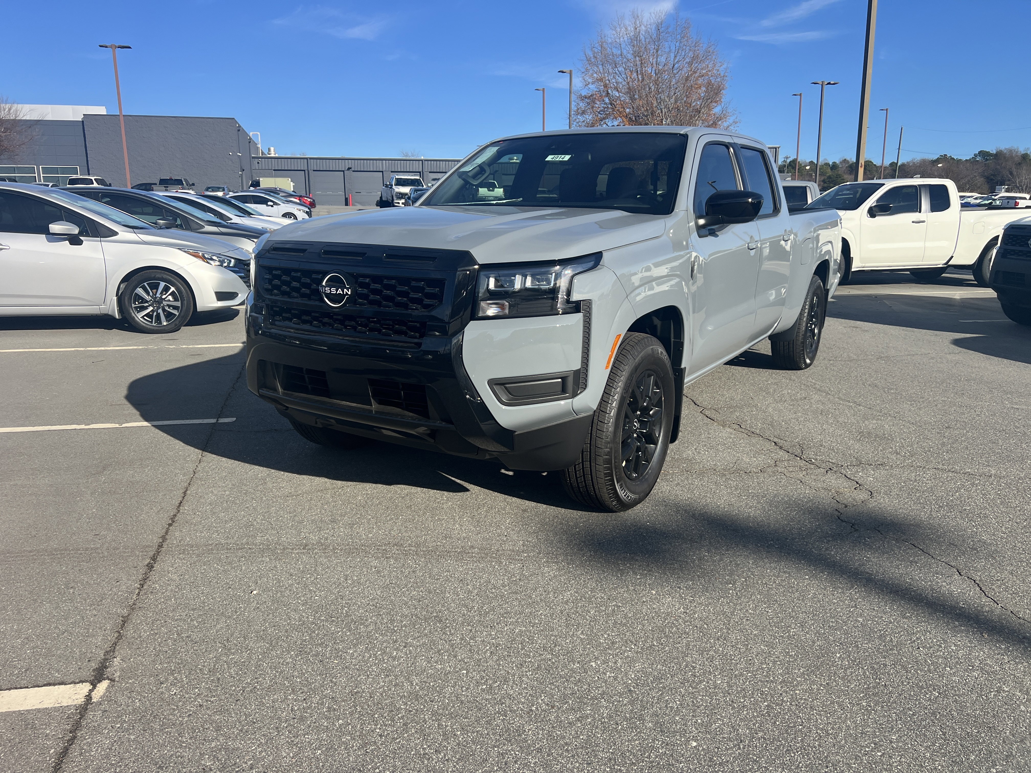 2026 Nissan Frontier SV's photo