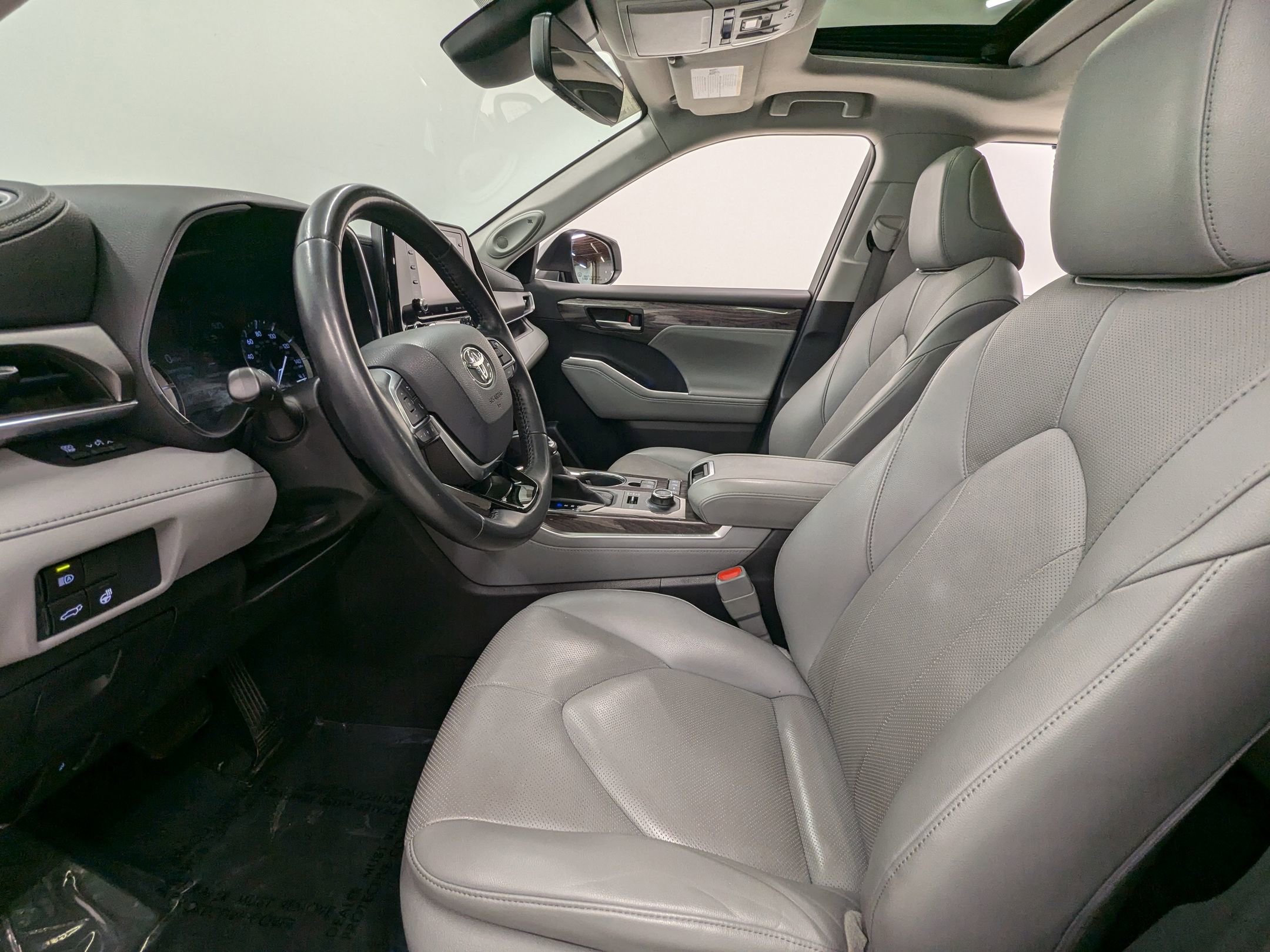 2020 Toyota Highlander Limited photo 19