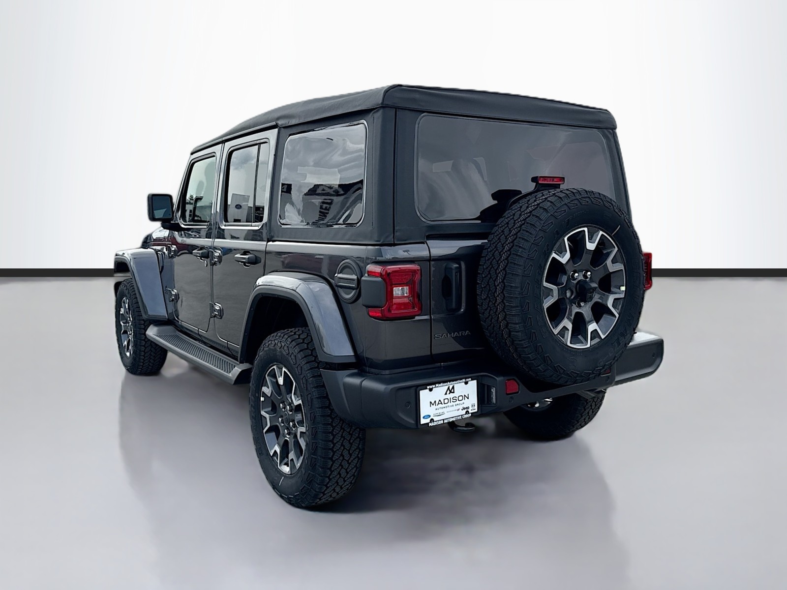 2025 Jeep Wrangler Sahara photo 7
