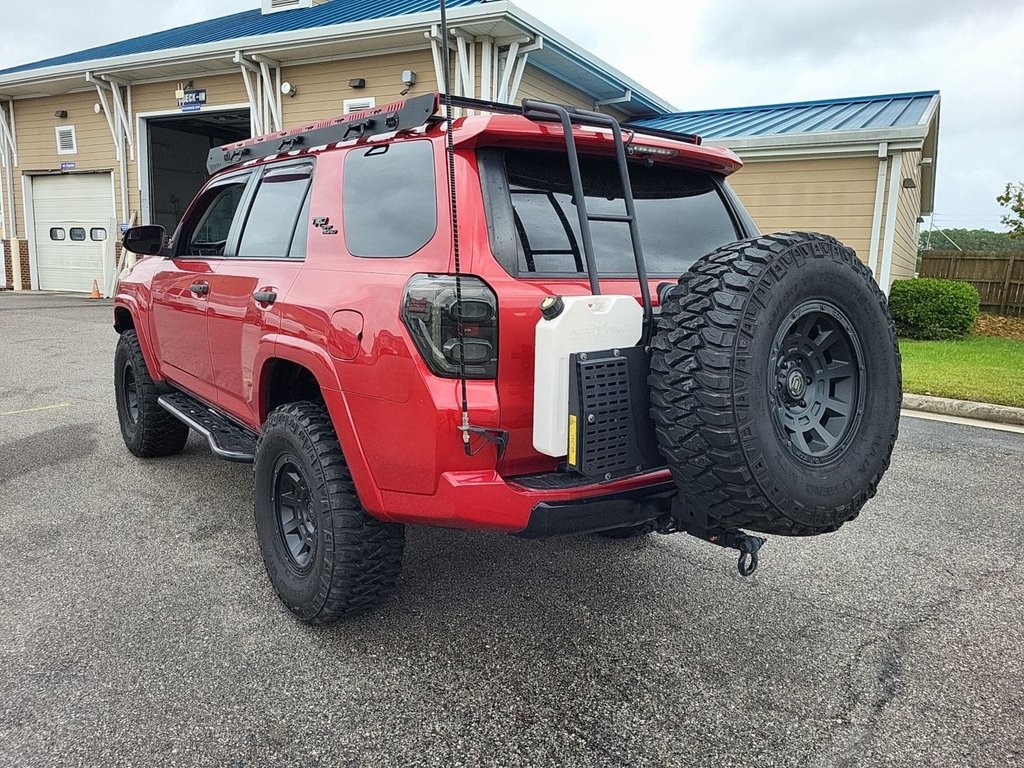 2018 Toyota 4Runner TRD Off-Road Premium photo 3