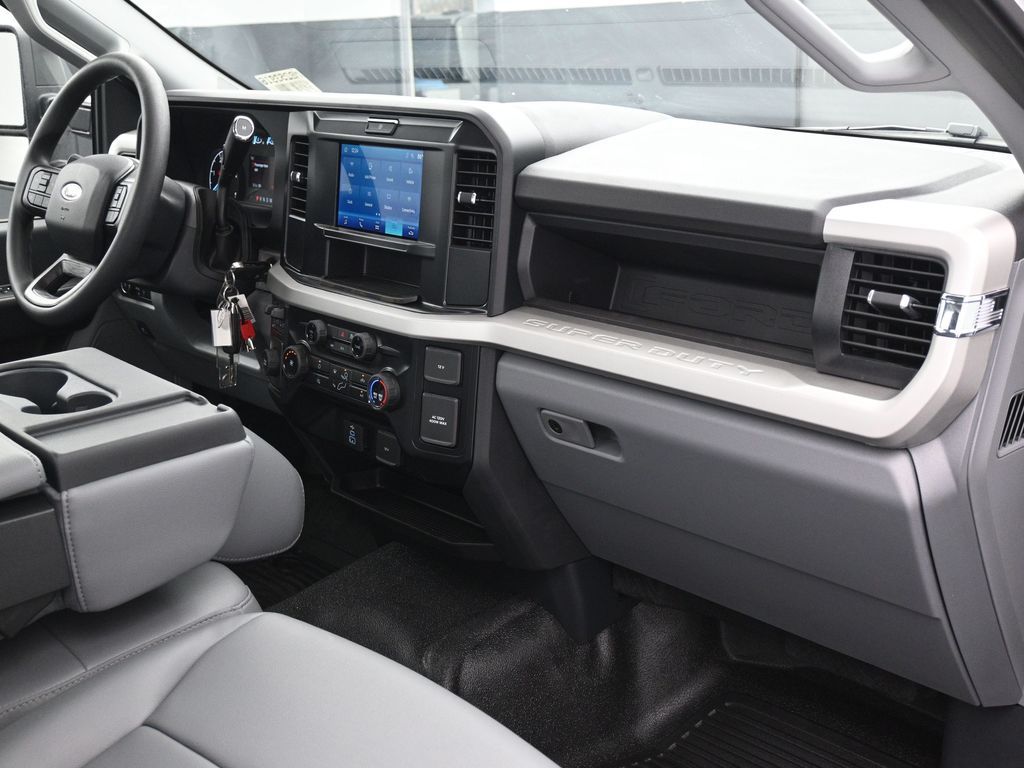 2025 Ford F-450 photo 19