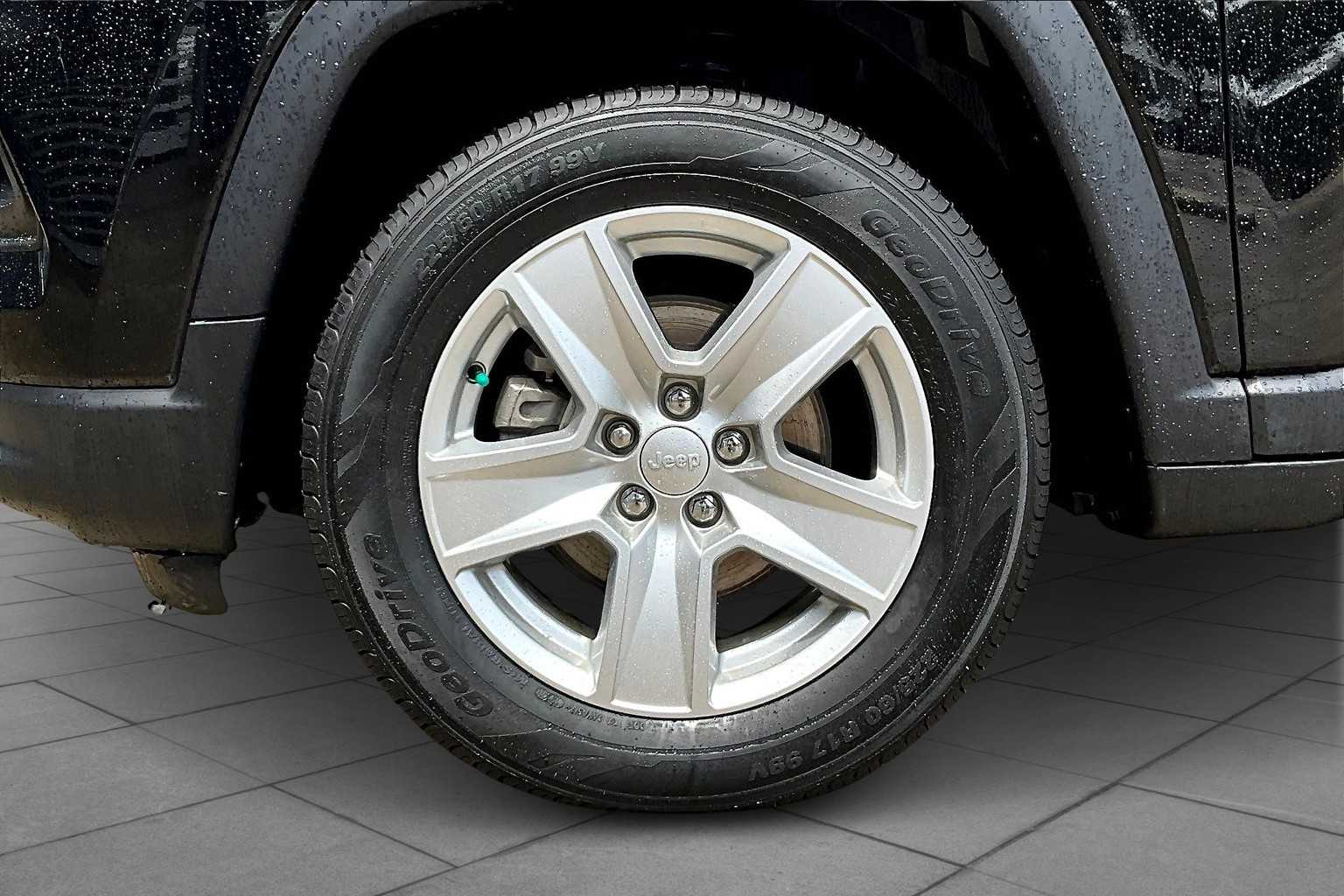 2022 Jeep Compass Latitude photo 6