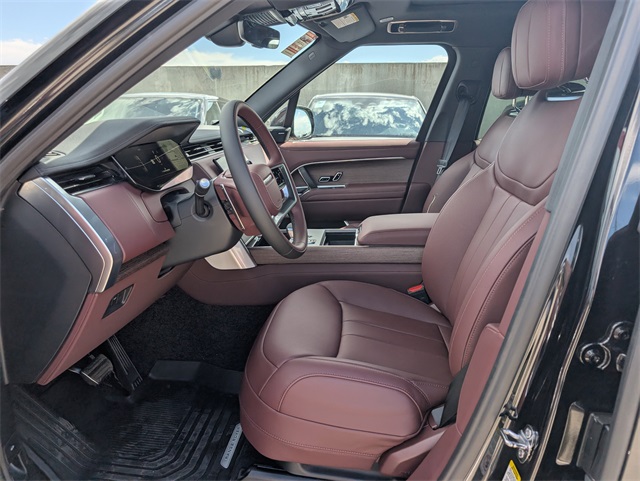 2025 Land Rover Range Rover SE photo 5