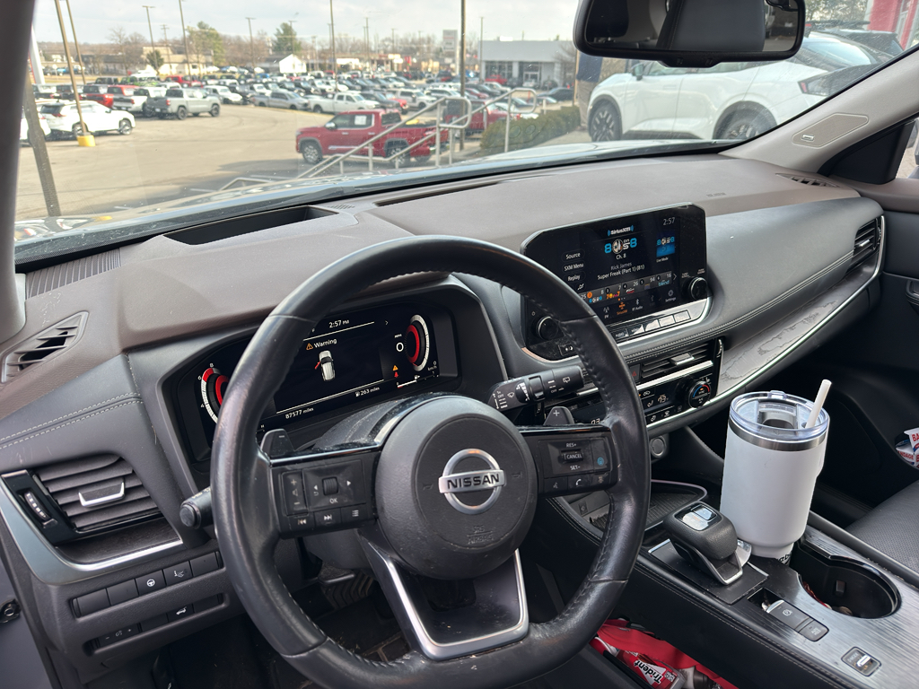 2021 Nissan Rogue Platinum's photo