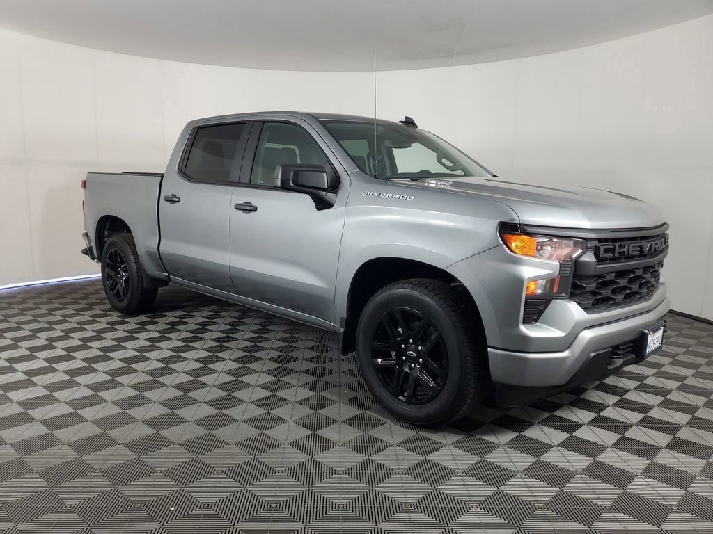 2025 Chevrolet Silverado 1500 Custom photo 2