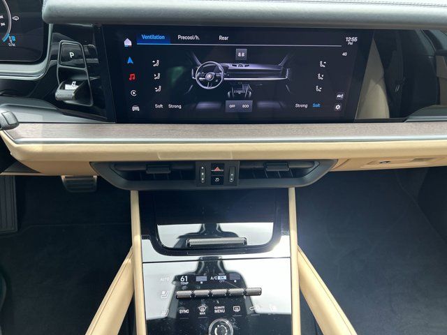 2025 Porsche Cayenne E-Hybrid Turbo photo 15