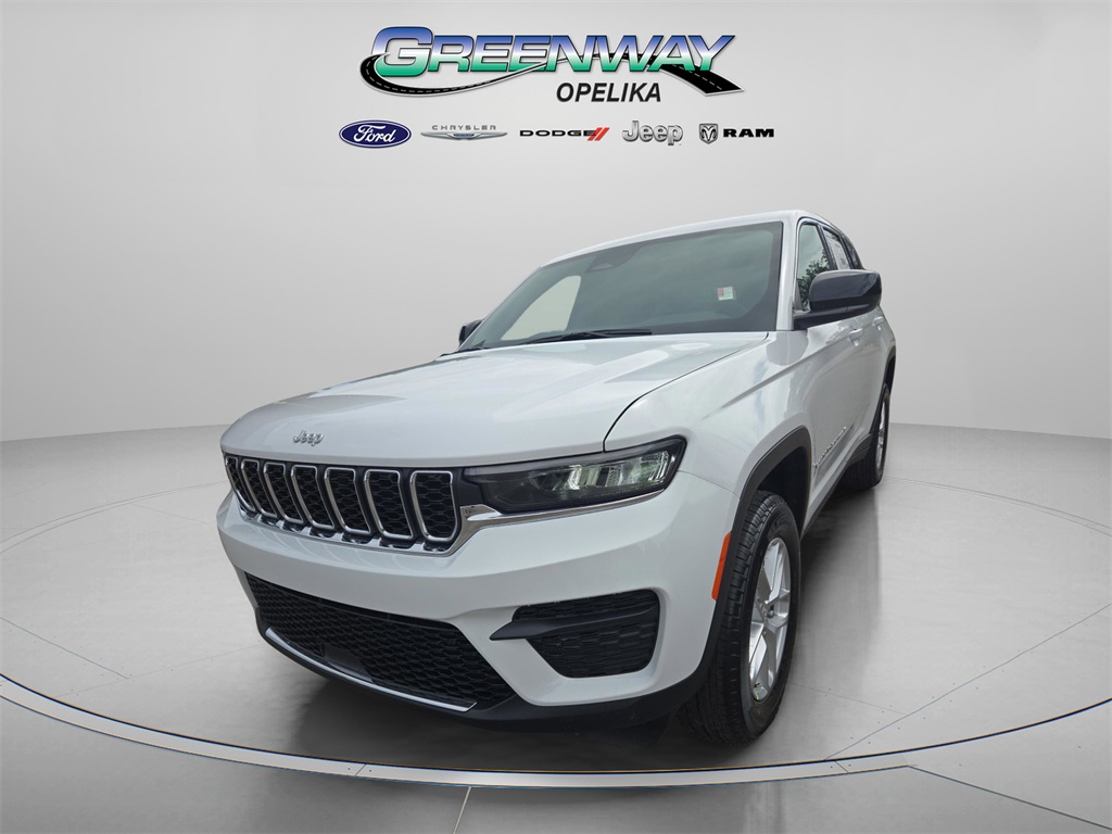 2025 Jeep Grand Cherokee Laredo photo 3