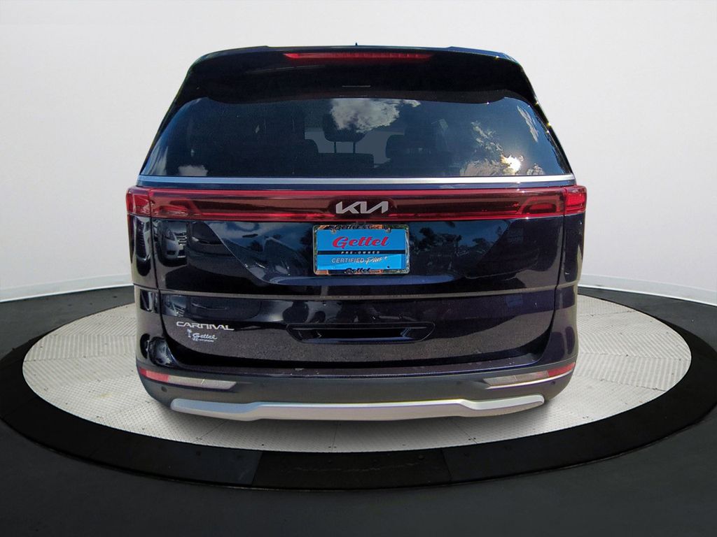 2024 Kia Carnival LX photo 4